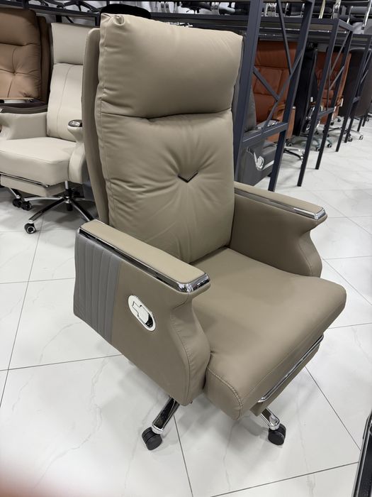 Офисное Кресло BOSS для Руководителей