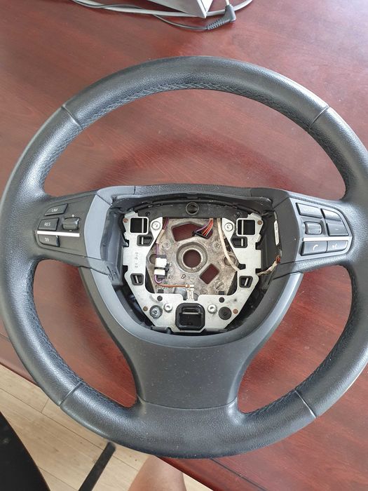 Volan bmw f10 in stare foarte buna