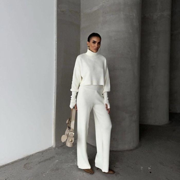 ЧИСТО НОВ Karissa плетен комплект