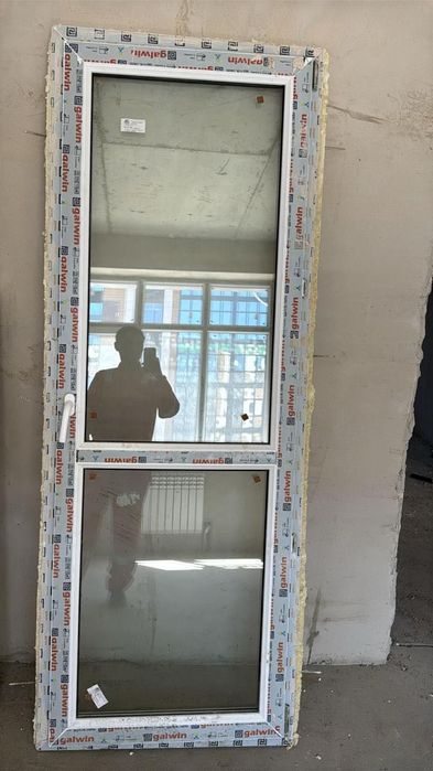 Пластиковые окно с дверью на балкон