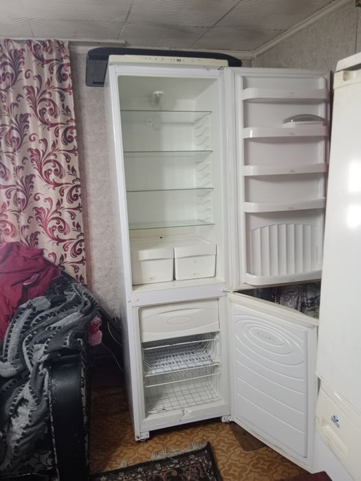 Продам два холодильника
