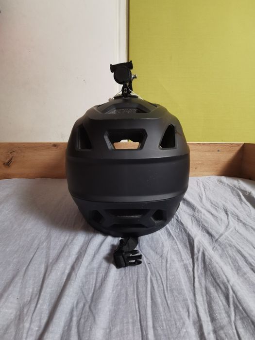 Продавам каска за колело