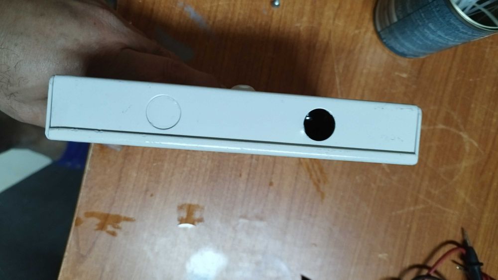 Кутия метална за кабели или комуникации 16/18/3см бяла