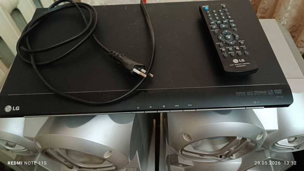 Продается dvd player и наушники