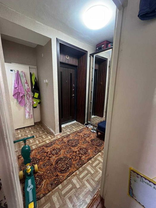 Продам однокомнатную квартиру в 12 микрорайоне.