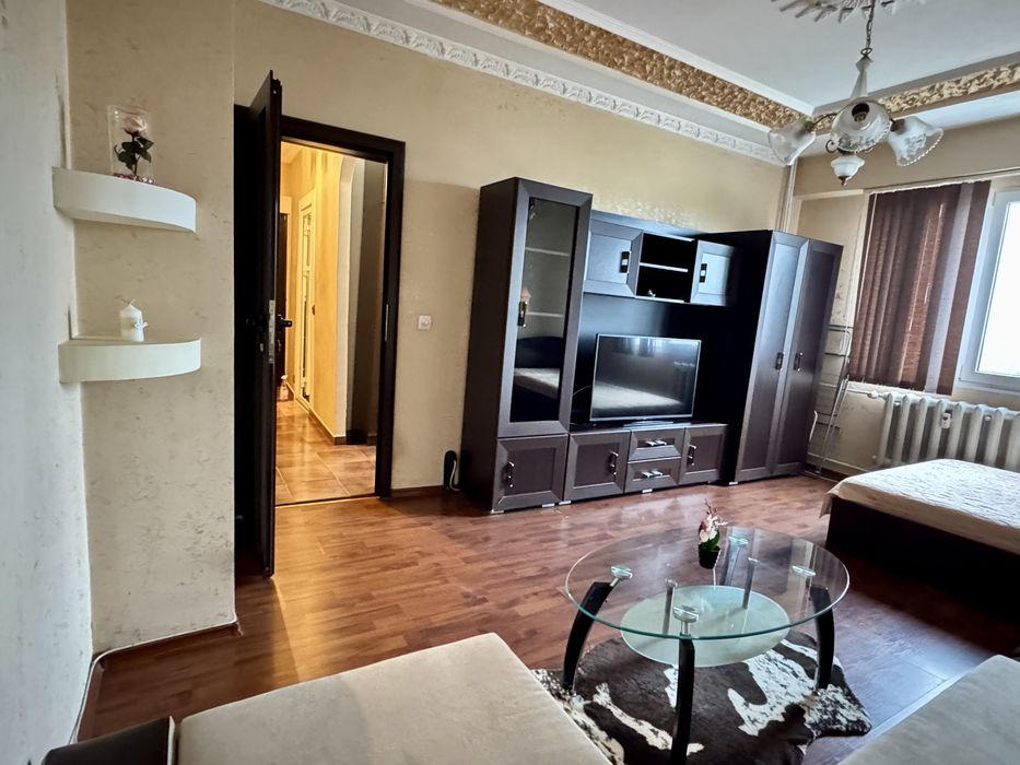 Дава се под наем Едностаен апартамент в Враца, Квартал 103 - 40 кв.м за 255 € - Снимка #1