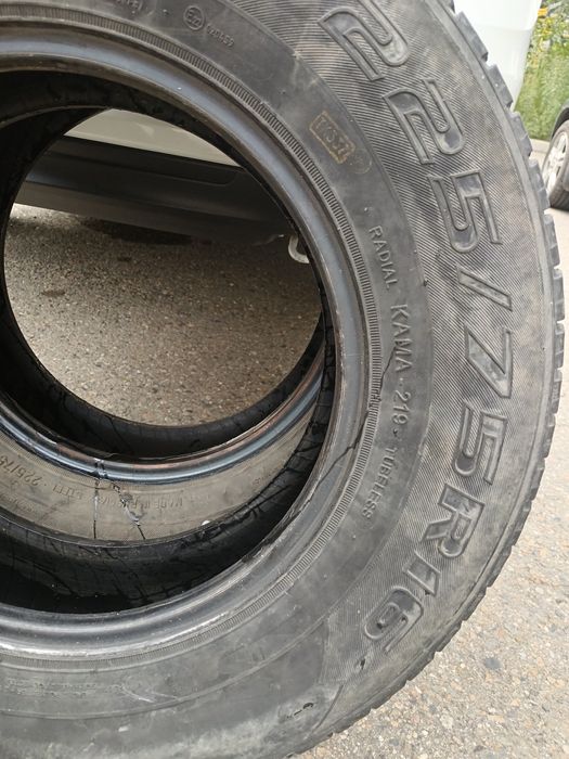 Продам 2 шины  225/75/R16