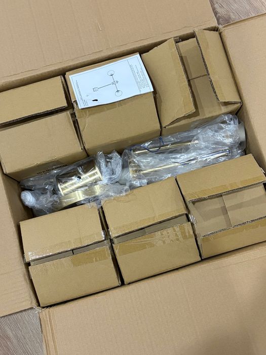 Продам Новую красивую люстру