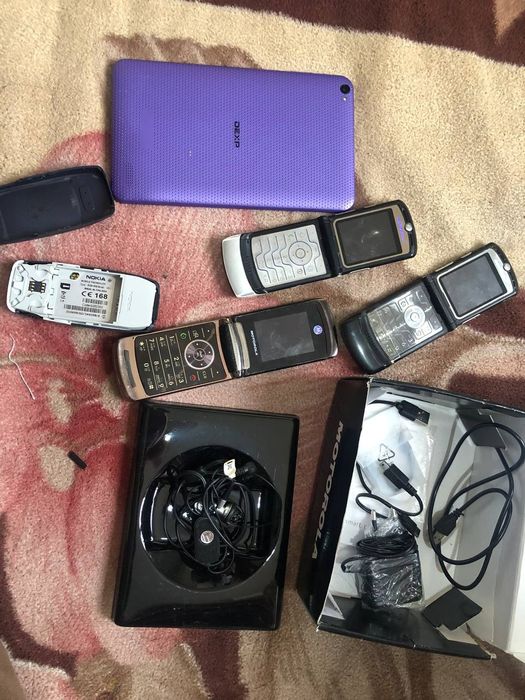 Motorola v3 Nokia 3310 planshet