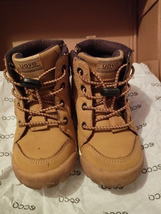 Продам детские ботинки
