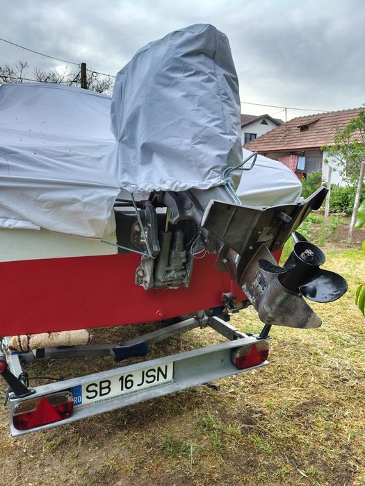 Barca cabinata cu motor 20 cp 4t