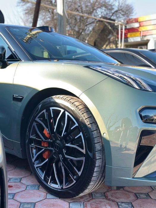 Sotiladi zeekr 001 srocna