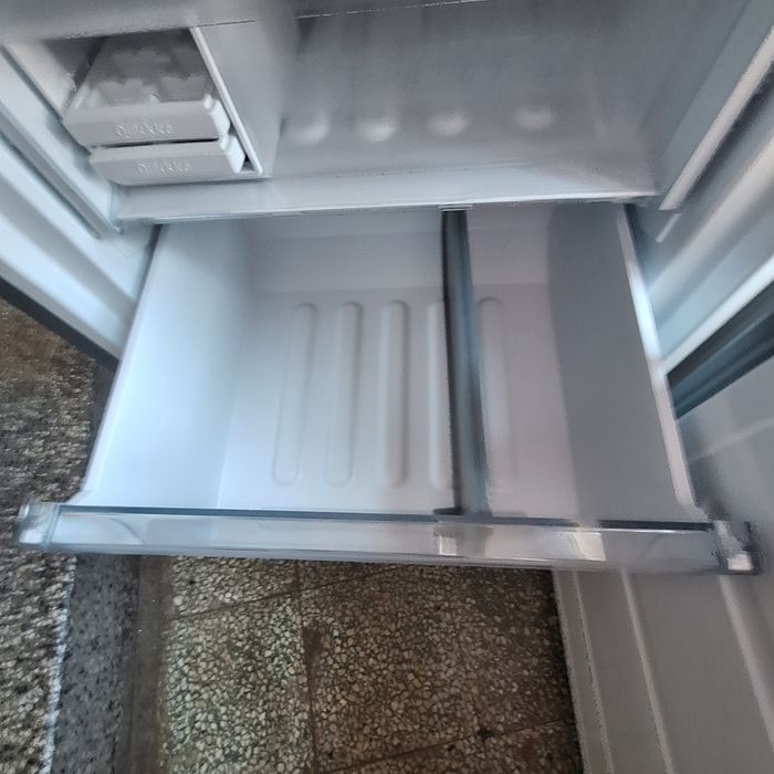 Продавам хладилник от марката Whiripool BSNF 9452 OX за части