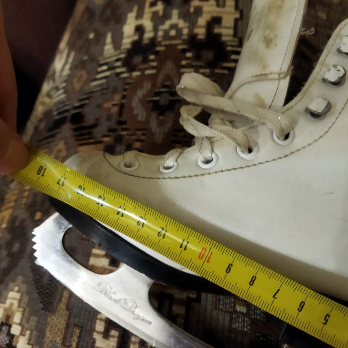 Продам фигурные коньки