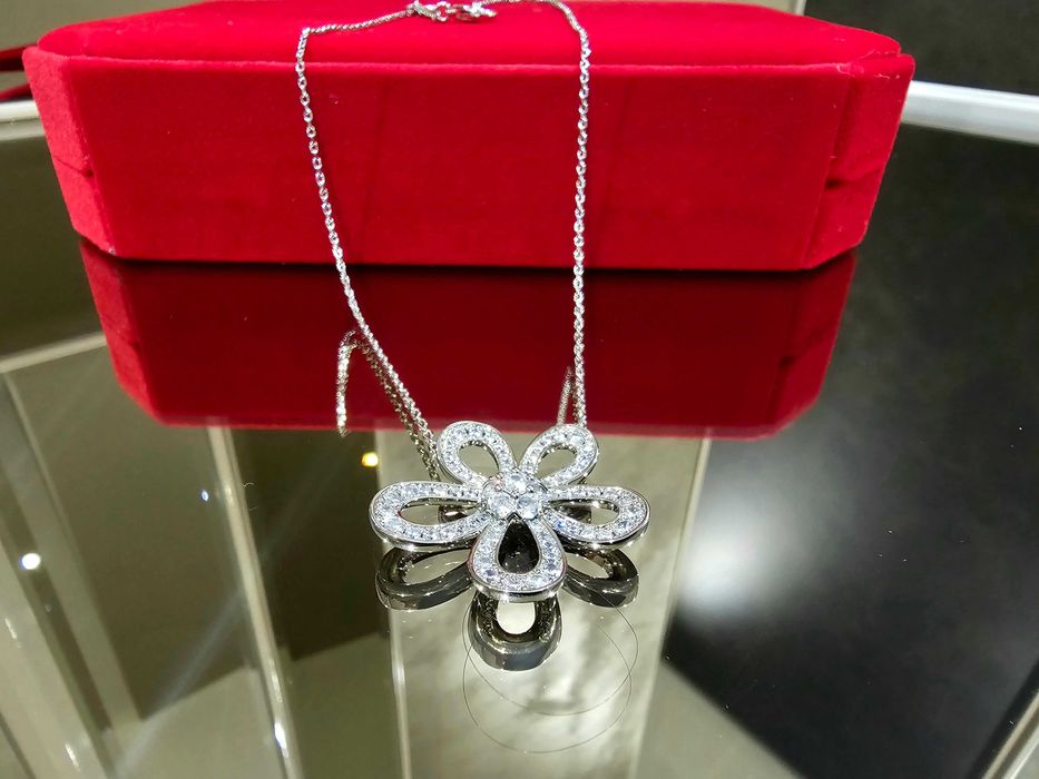 Van Cleef & Arpels VCA Silver Flowerlace Diamond Clover Дамско Колие