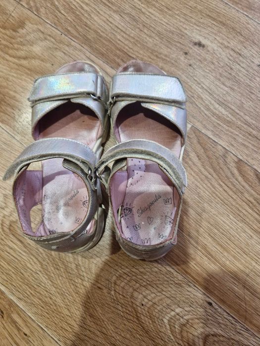 Продам сандалии детские