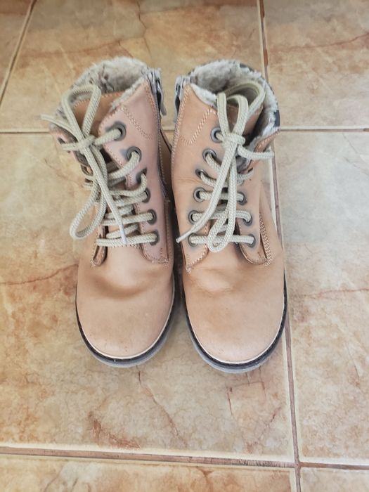 Зимни боти с връзки