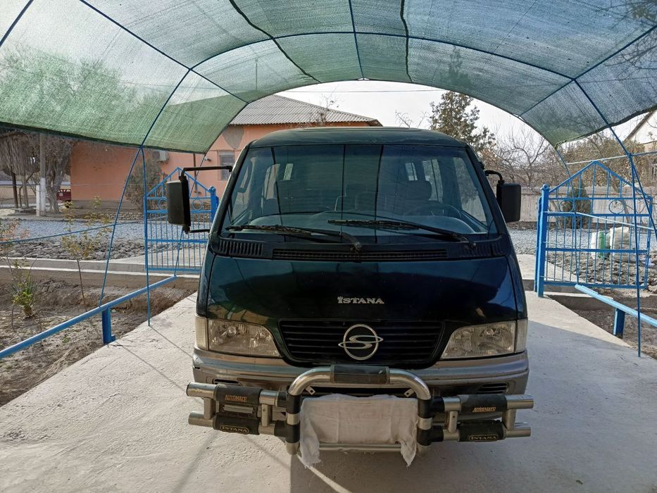 Микроавтобус ISTANA