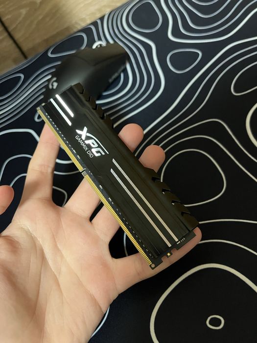 Продавам Рам памет ADATA XPG GAMMIX D10 16GB DDR4 3200MHz CL16 RAM