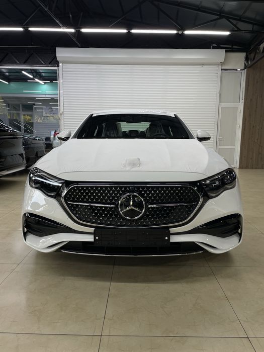 Mercedes-Benz E300 W214 Full option