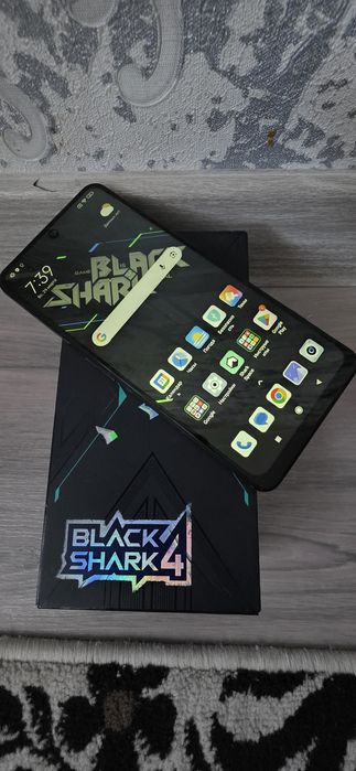 Телефон BLACK SHARK 4 на 256  гигов
