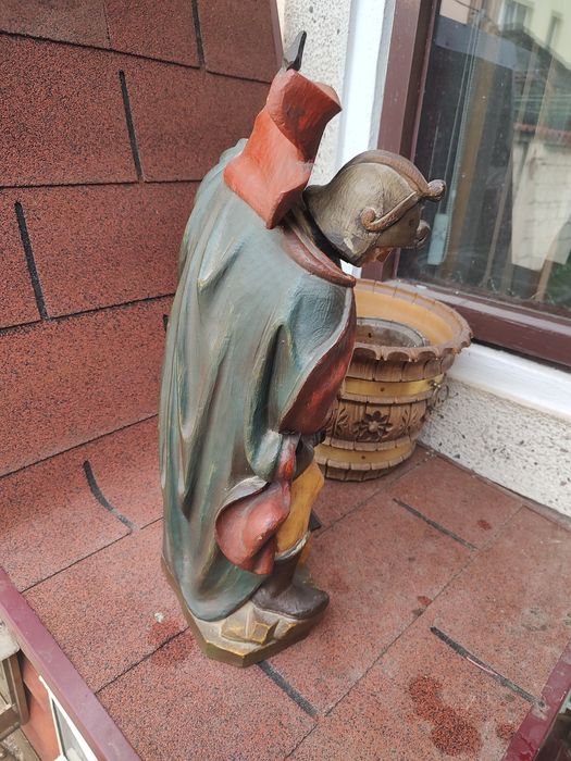 Vând statuie sculptata manual in lemn Sfântul Florian protectorul pompierilor