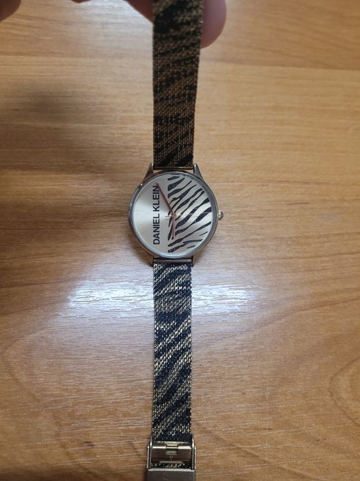 Продам часы женские красивые