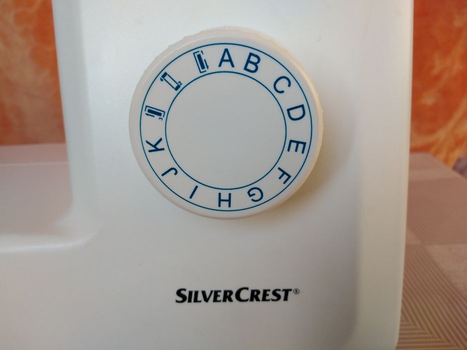 Продавам шевна машина с много видове шев.