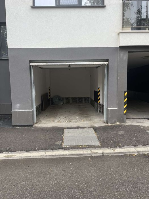 Дава се под наем Гараж / Паркомясто в София, Красна поляна 3 - 16 кв.м за 132.6 € - Снимка #1