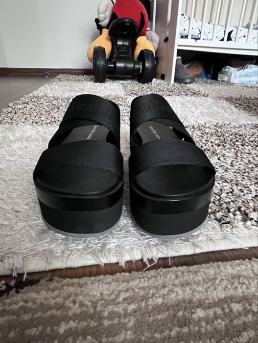 Calvin klein originali marime 37, aproape noi, stare impecabila.