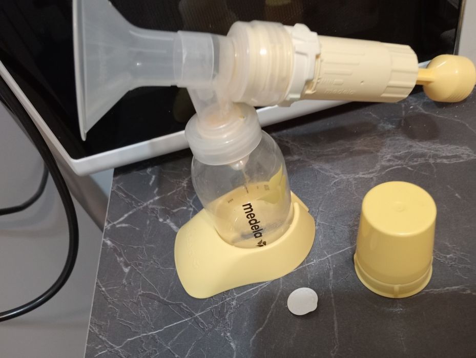 Medela: Молокоотсос ручной BASE