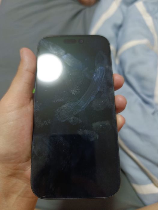 Продам Айфон 15 на 128гб срочно