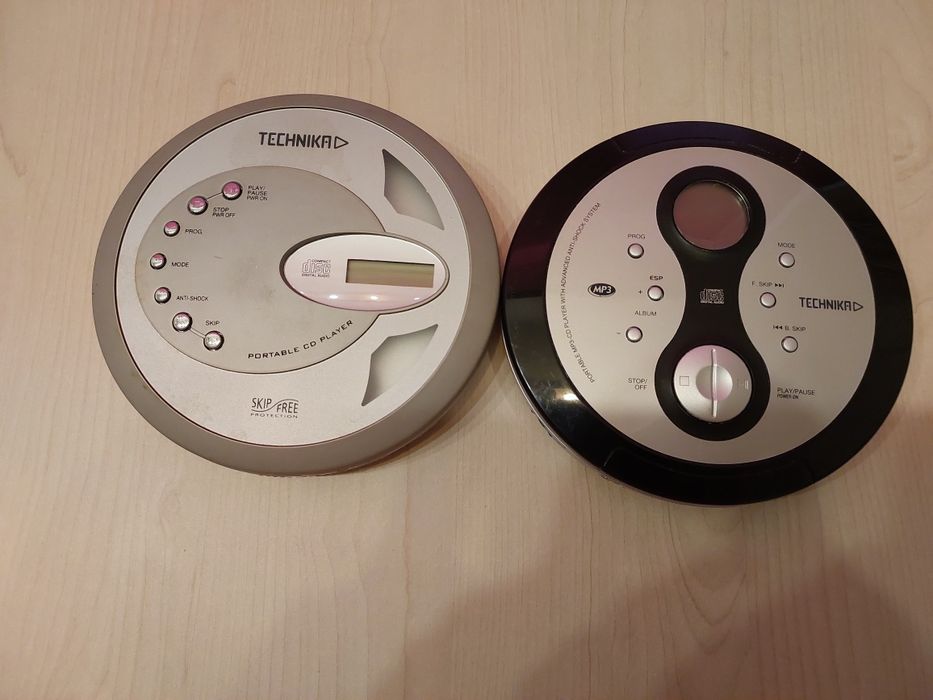 Lot 4 CD-Playere Technika, IQ. Citiți anunțul.