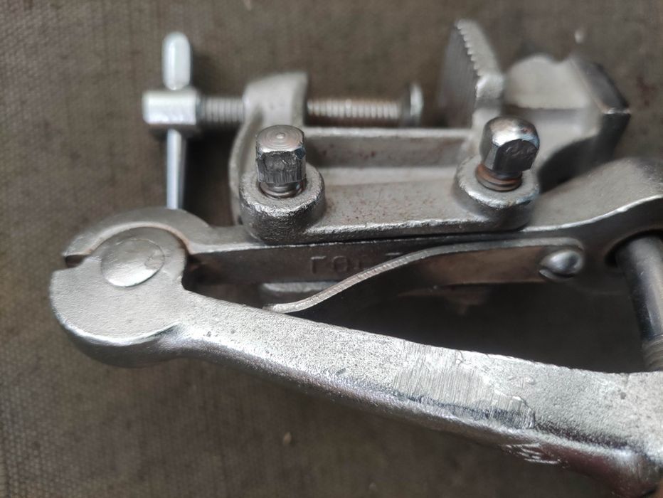 Продавам Малко менгеме с наковалня