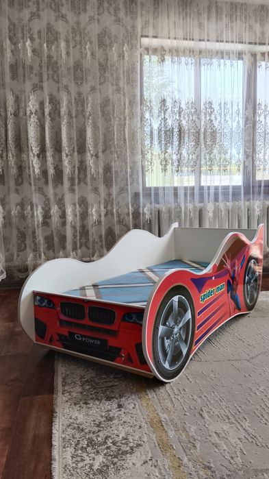 Детская кровать машина