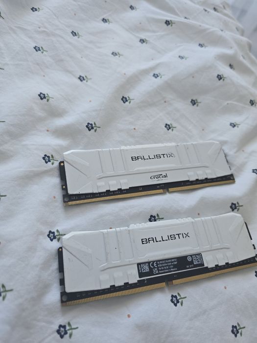 Memorie RAM 16GB 3200mhz White Crucial Ballistix dual channel Impecabi