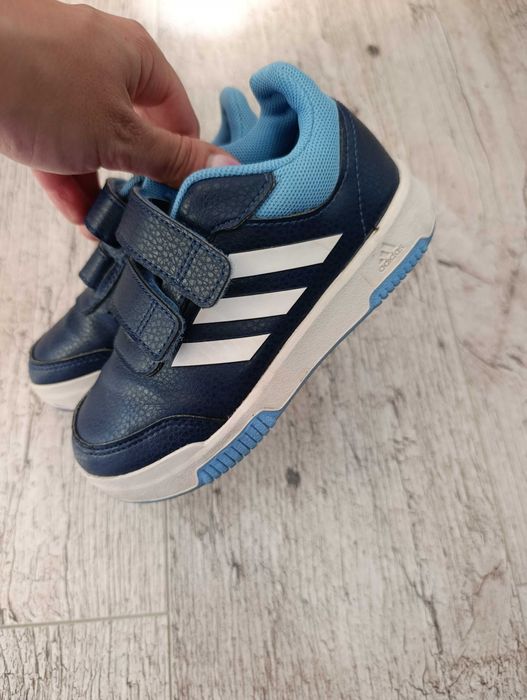 Оригинални маратонки за момче на Adidas