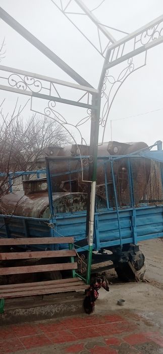 Бочка 2,2 тоналик битасига сув солинган ,битаси масла солинган