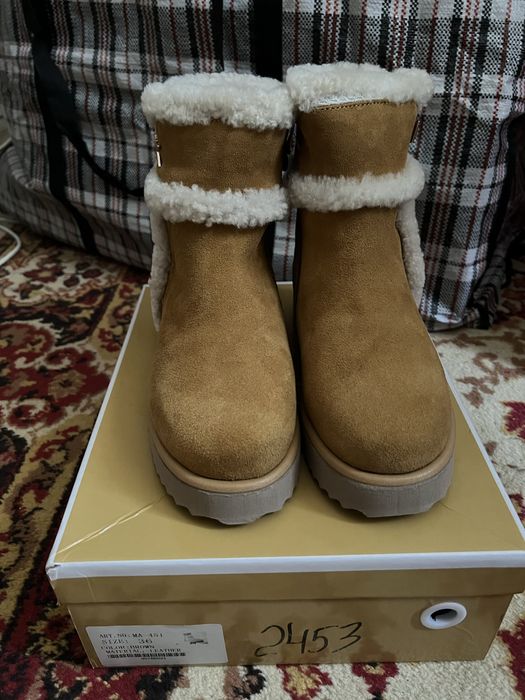 Продаю зимние женские ботинки