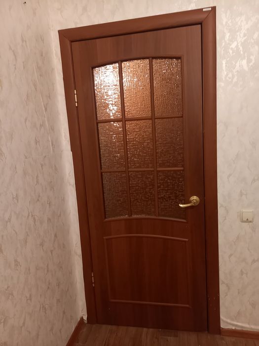 Отдам  даром двери  б/у. Состояние среднее.  Самовывоз