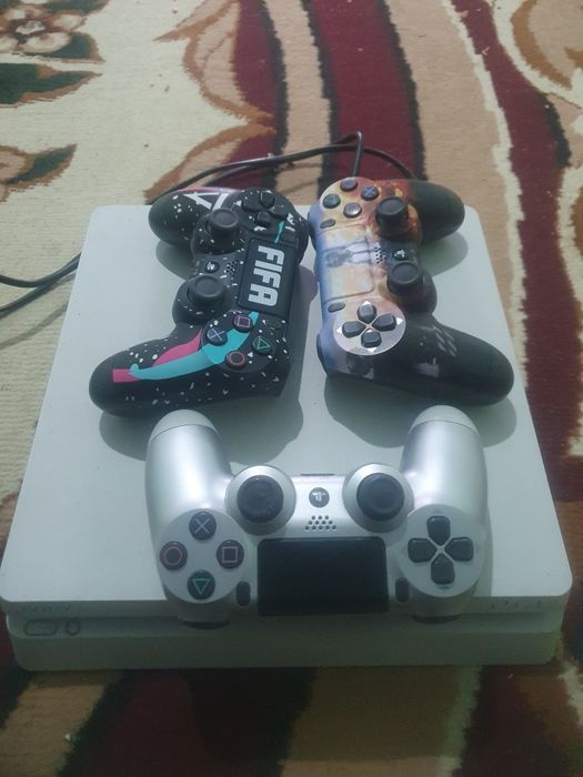 Плейстейшин 4 сотилади