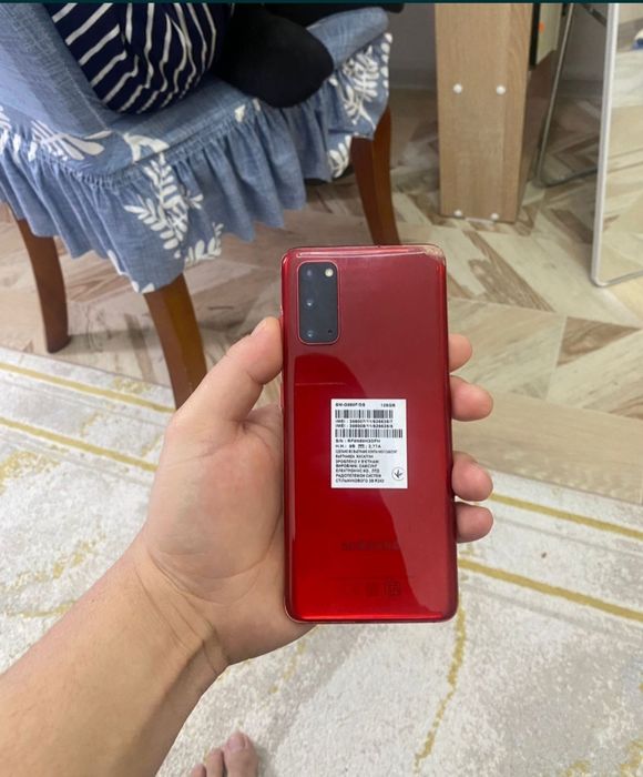 Samsung S20 в хорошем состоянии