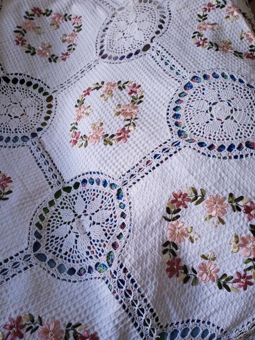 Продам скатерть  на стол