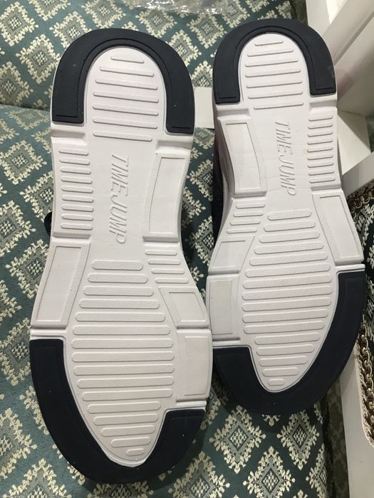 Кроссовки новые белые синие