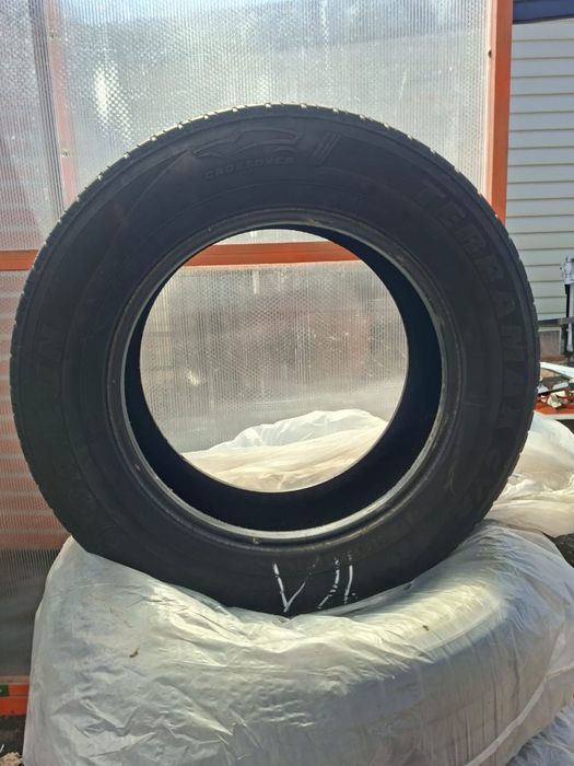 Шины 225/65R17  продам