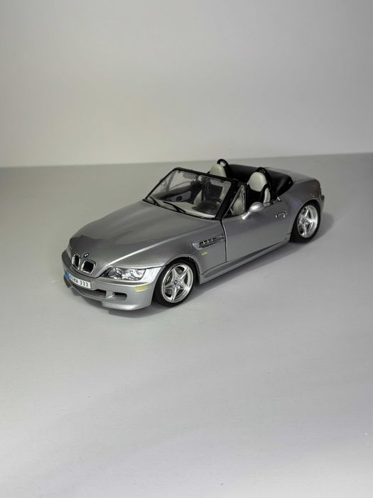 Machetă 1:18 BMW Mroadster Z3 (Producător Bburago)
