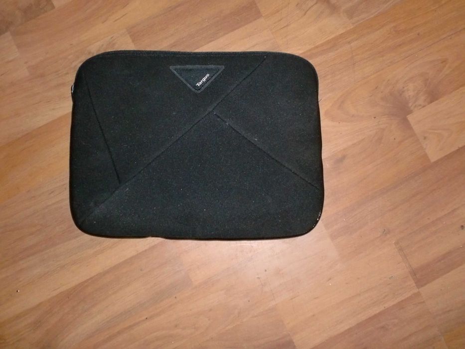 Продавам чанти и калъфи за лаптопи и таблети