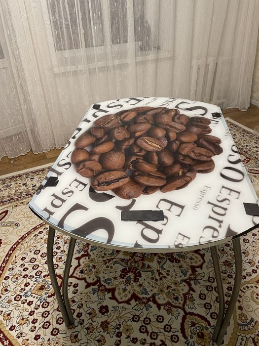 Продам стол обеденный