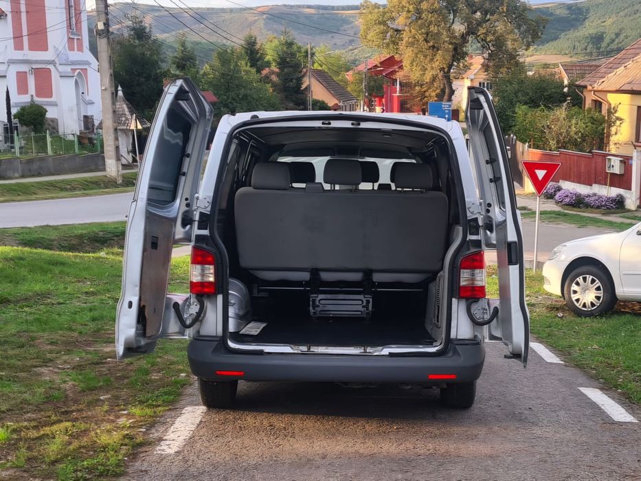 Volkswagen Transporter T5, Lung, 2011, 9 locuri