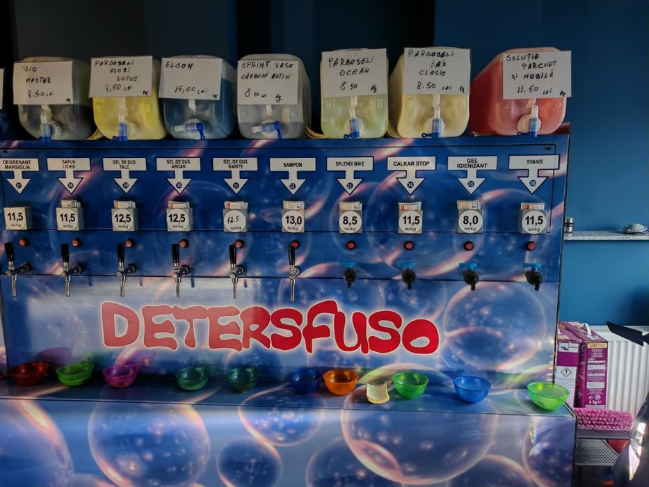 Vând 32 dozatoare pentru dero lichid .